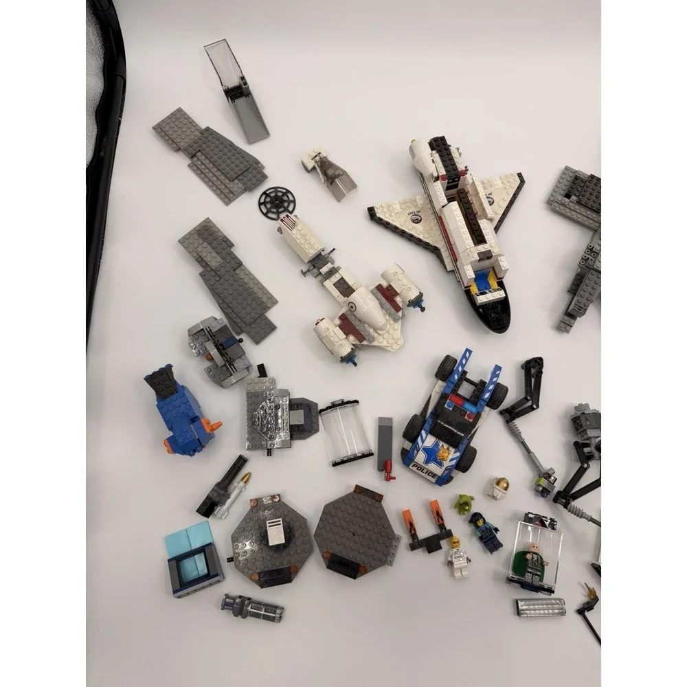 LEGO Miscellaneous Lot Assorted Bricks and Pieces/ Minifig Star Wars Jets Parts - Picture 5 of 13